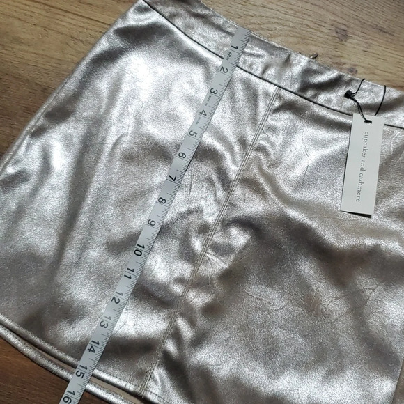 Cupcakes & cashmere silver toffee faux suede keller mini skirt NWT - Picture 3 of 8